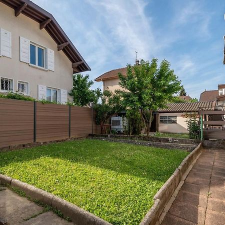 Ideally Located Furnished Townhouse With 3 Bedrooms Parking & Garden アヌシー エクステリア 写真