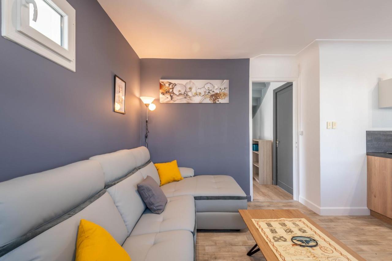 Ideally Located Furnished Townhouse With 3 Bedrooms Parking & Garden アヌシー エクステリア 写真