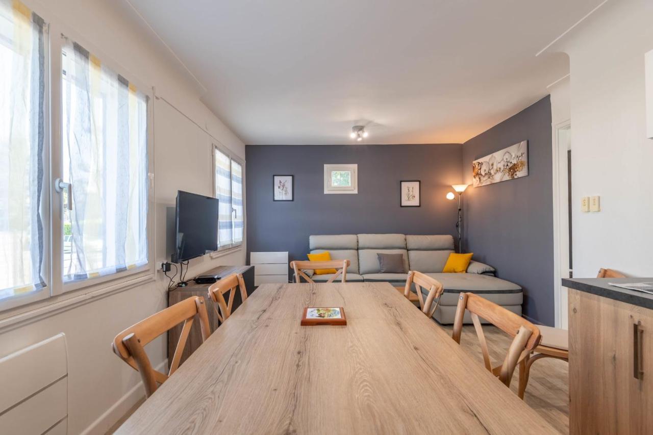 Ideally Located Furnished Townhouse With 3 Bedrooms Parking & Garden アヌシー エクステリア 写真