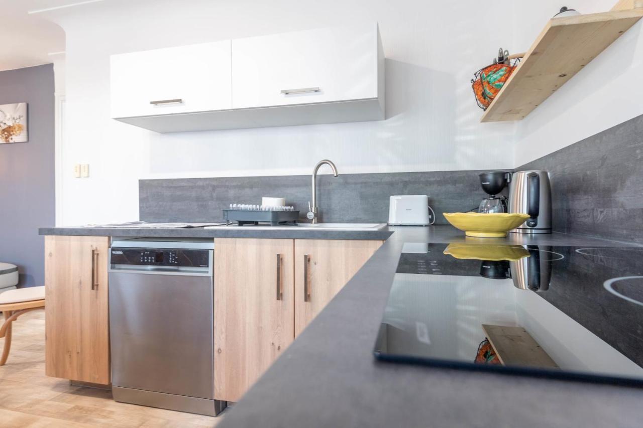 Ideally Located Furnished Townhouse With 3 Bedrooms Parking & Garden アヌシー エクステリア 写真