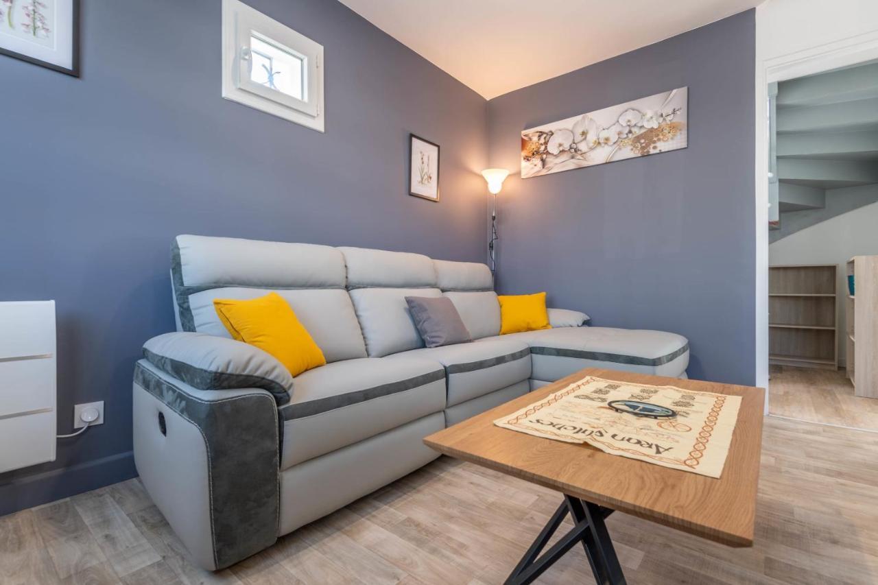 Ideally Located Furnished Townhouse With 3 Bedrooms Parking & Garden アヌシー エクステリア 写真