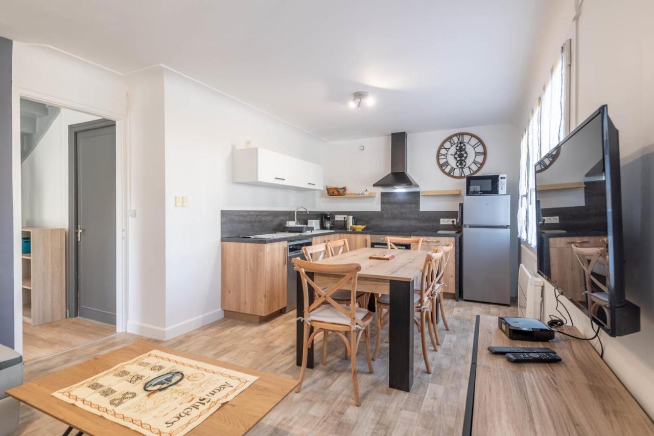 Ideally Located Furnished Townhouse With 3 Bedrooms Parking & Garden アヌシー エクステリア 写真