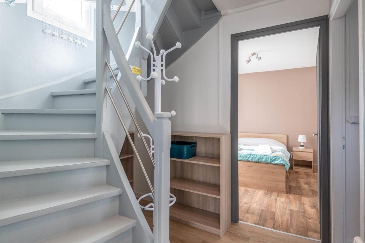 Ideally Located Furnished Townhouse With 3 Bedrooms Parking & Garden アヌシー エクステリア 写真