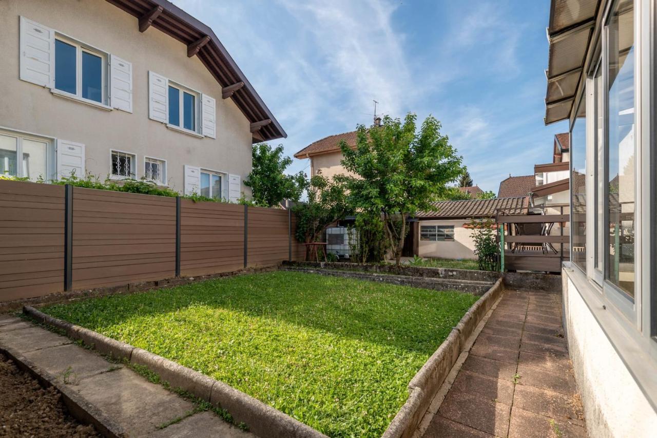 Ideally Located Furnished Townhouse With 3 Bedrooms Parking & Garden アヌシー エクステリア 写真