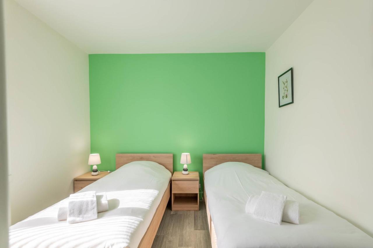 Ideally Located Furnished Townhouse With 3 Bedrooms Parking & Garden アヌシー エクステリア 写真