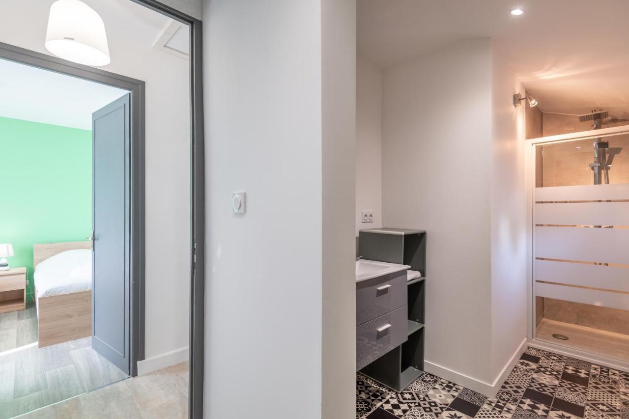 Ideally Located Furnished Townhouse With 3 Bedrooms Parking & Garden アヌシー エクステリア 写真
