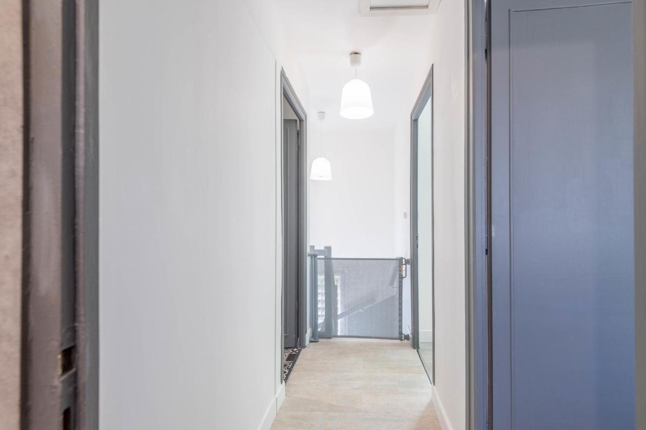 Ideally Located Furnished Townhouse With 3 Bedrooms Parking & Garden アヌシー エクステリア 写真