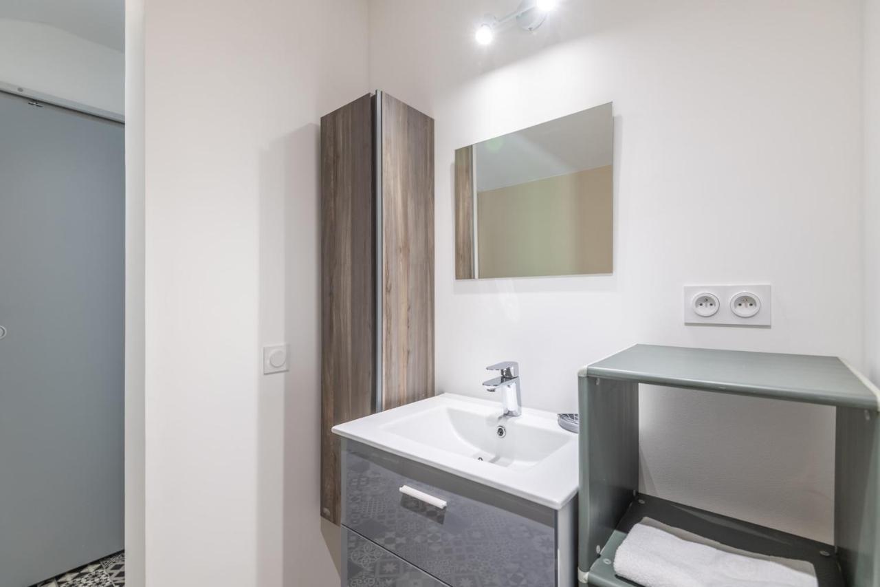 Ideally Located Furnished Townhouse With 3 Bedrooms Parking & Garden アヌシー エクステリア 写真