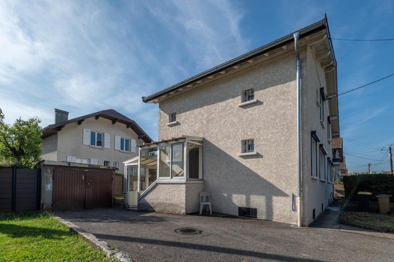 Ideally Located Furnished Townhouse With 3 Bedrooms Parking & Garden アヌシー エクステリア 写真